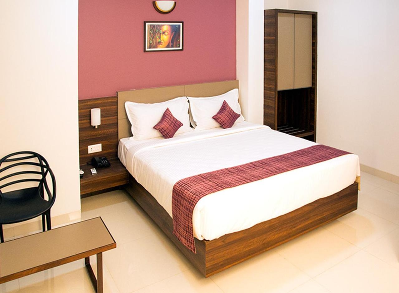 Hotel Nirvana Alībāg Εξωτερικό φωτογραφία